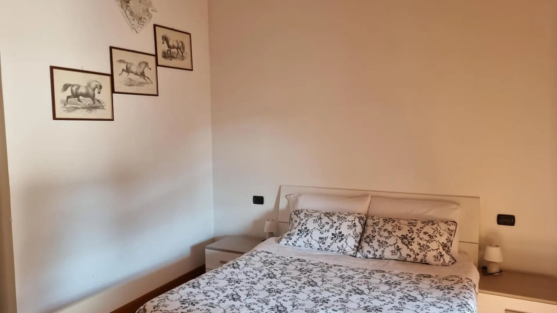Agriturismo Pastorelli Osmate 0*,