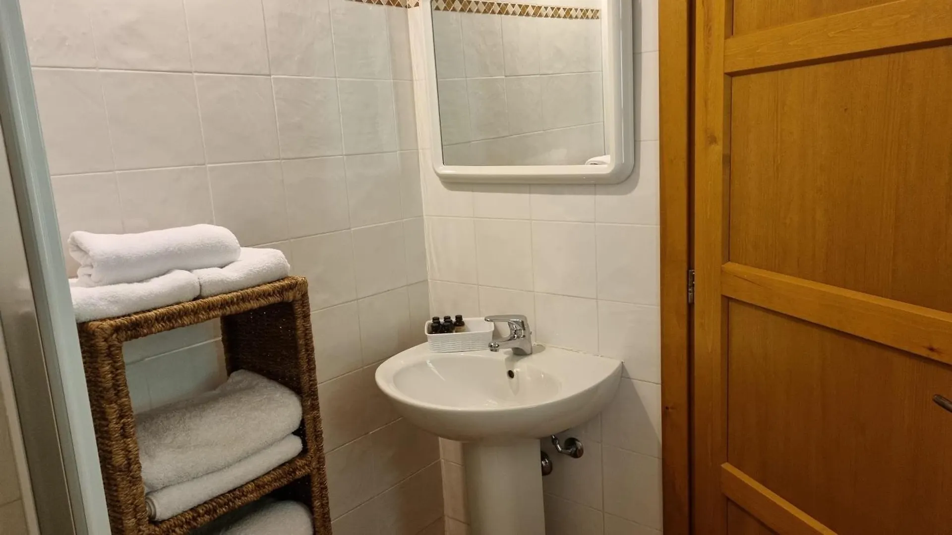 Agriturismo Pastorelli Osmate 0*,